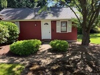 Building Photo - One Bedroom Cottage Style Home in Central Everett