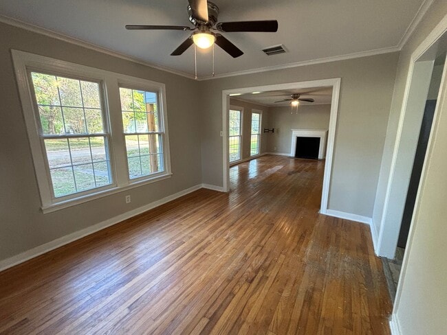 Building Photo - Charming Broadmoor Home