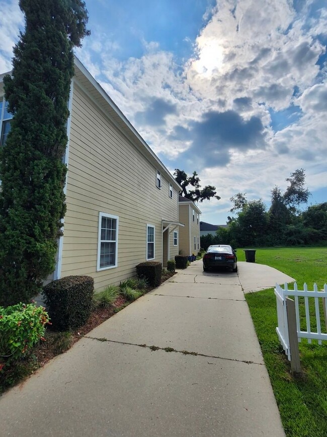 Building Photo - Close to Everything