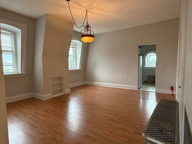 Building Photo - 241 Middle Street