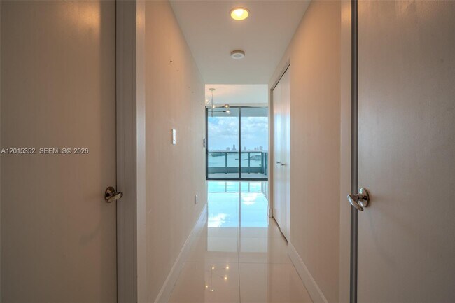 Building Photo - 900 Biscayne Blvd