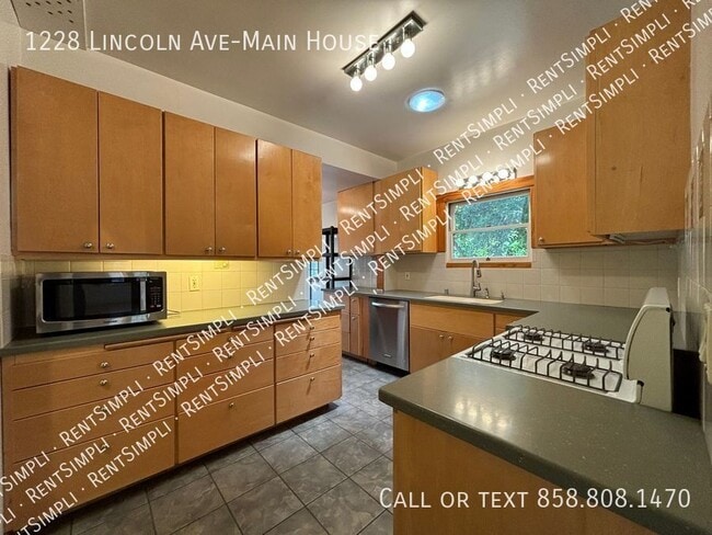 Building Photo - 1228 Lincoln Ave