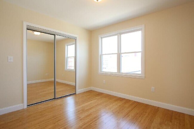 Building Photo - GORGEOUS 5 BED IN EAST BOSTON!!!