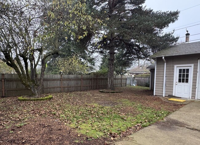 Building Photo - 3br/2ba house with finished basement, two car garage/shop and fully fenced yard  **CENTRAL AC**