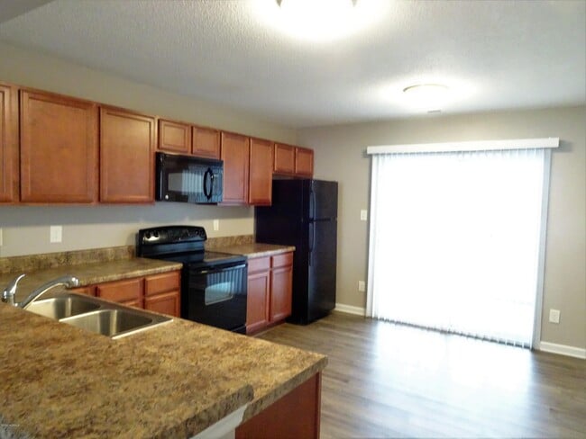 Building Photo - 4001 Grandeur Ave