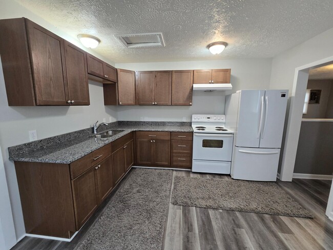 Building Photo - 584 Glenwood Ave