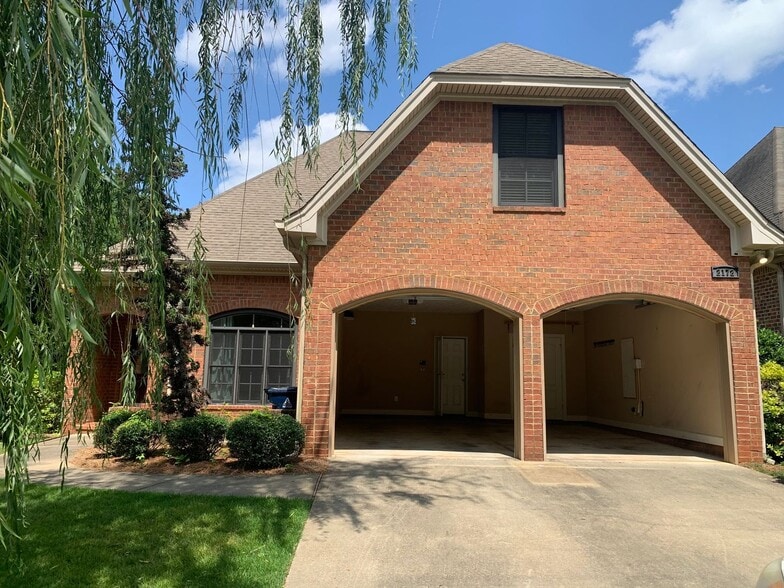 Building Photo - 2172 N Donahue Dr