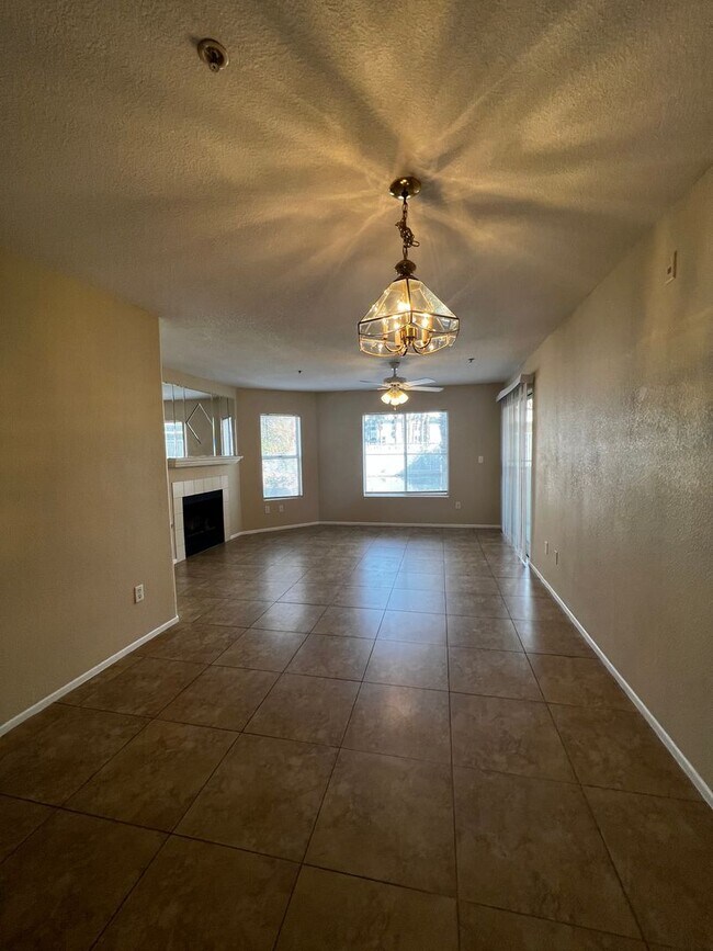 Building Photo - Beautiful Condo in a Gated Community!