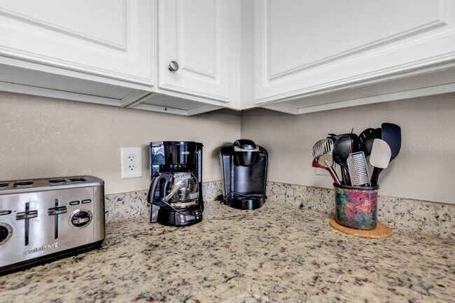 Building Photo - 2560 N Ocean Blvd