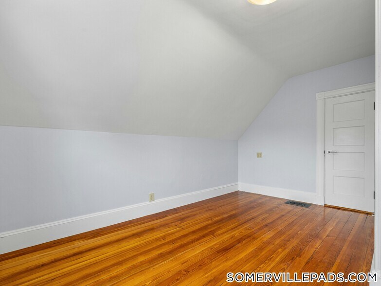 Building Photo - 57 Hawthorne St