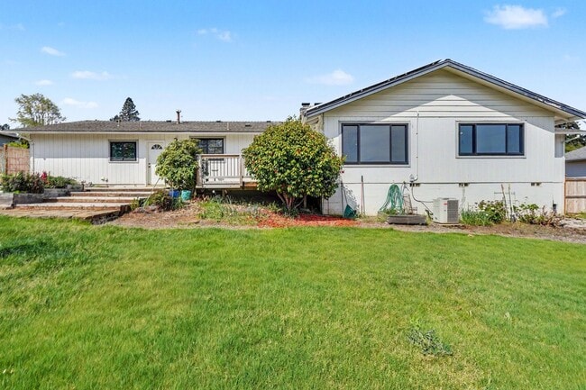 Building Photo - 4 bed, 2 bath single-level home in quiet West Salem neighborhood!