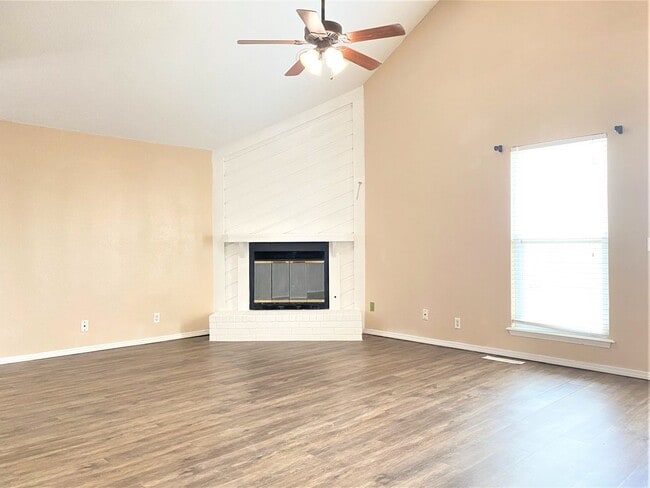 Building Photo - 725 Lapwing Rd
