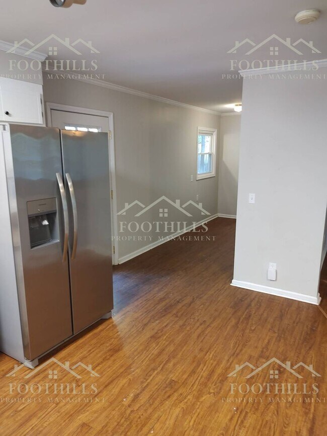 Building Photo - 3-bedroom, 2-bath home located in Pendleton