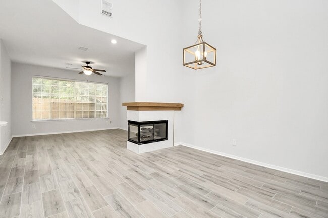 Building Photo - 60 Lakeridge Ct