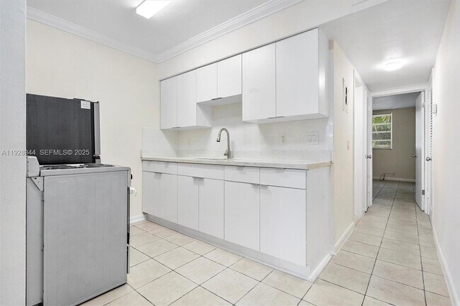 Primary Photo - 1715 N 16th Ave