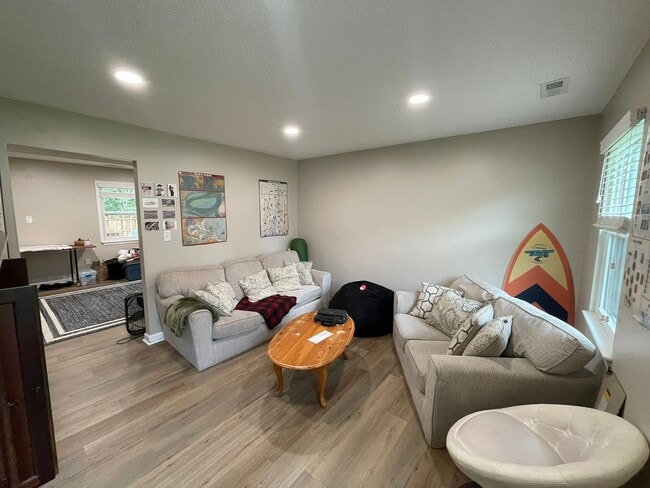 Building Photo - Virginia Beach Gem – 3 Bed, 2.5 Bath with ...