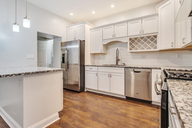 Building Photo - Beautiful 4 Bed 3 Bath Home in Lawrenceville!
