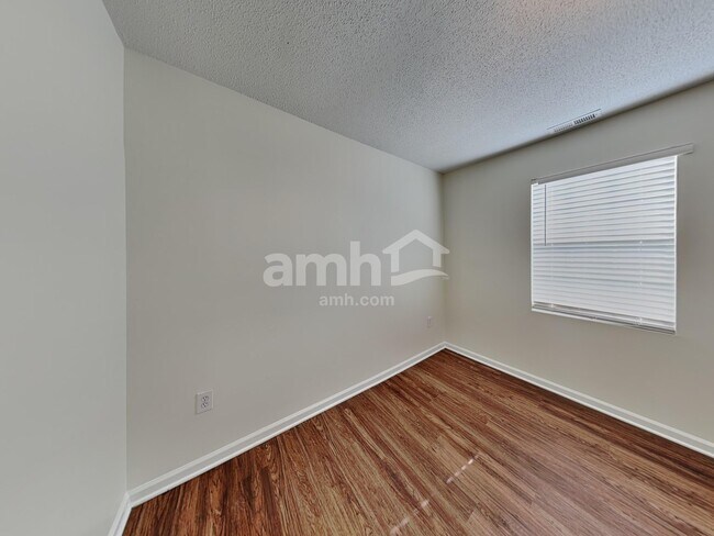Building Photo - 419 Parallel Dr