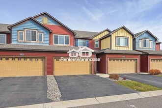Building Photo - Executive Townhome in Stonemills Community...