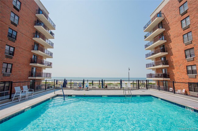 Building Photo - 230 W Broadway