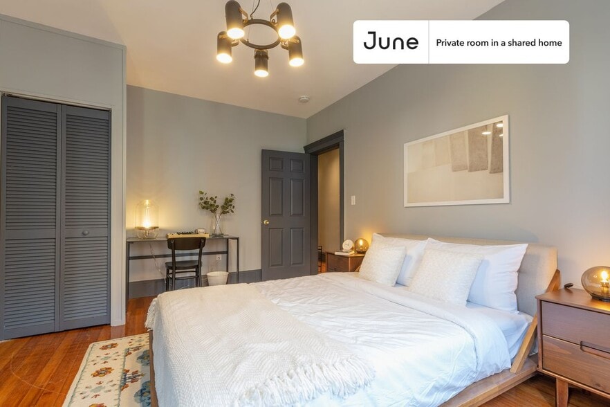 Building Photo - Room in Shared 3 bed/1 bath home