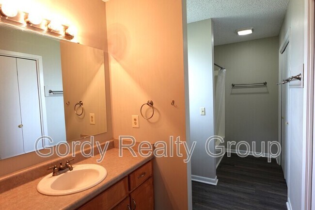 Building Photo - 5122 Presidents Cir