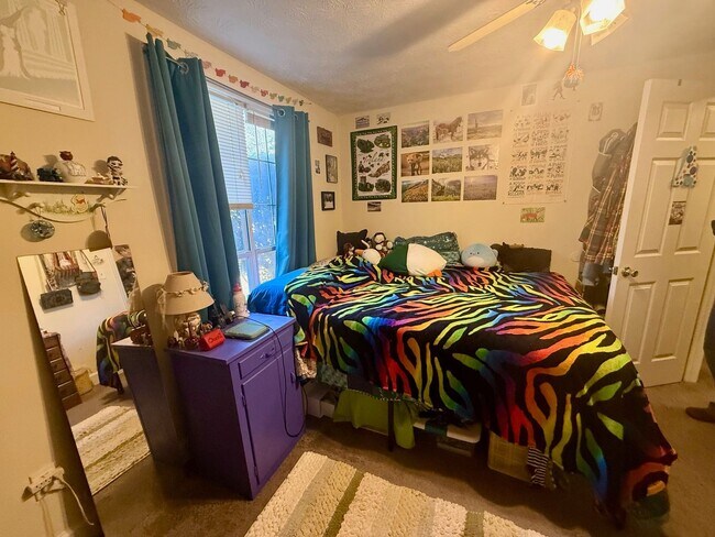 Building Photo - Eastside Home in Quiet Neighborhood