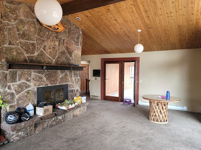 Building Photo - 1040 Budge Dr