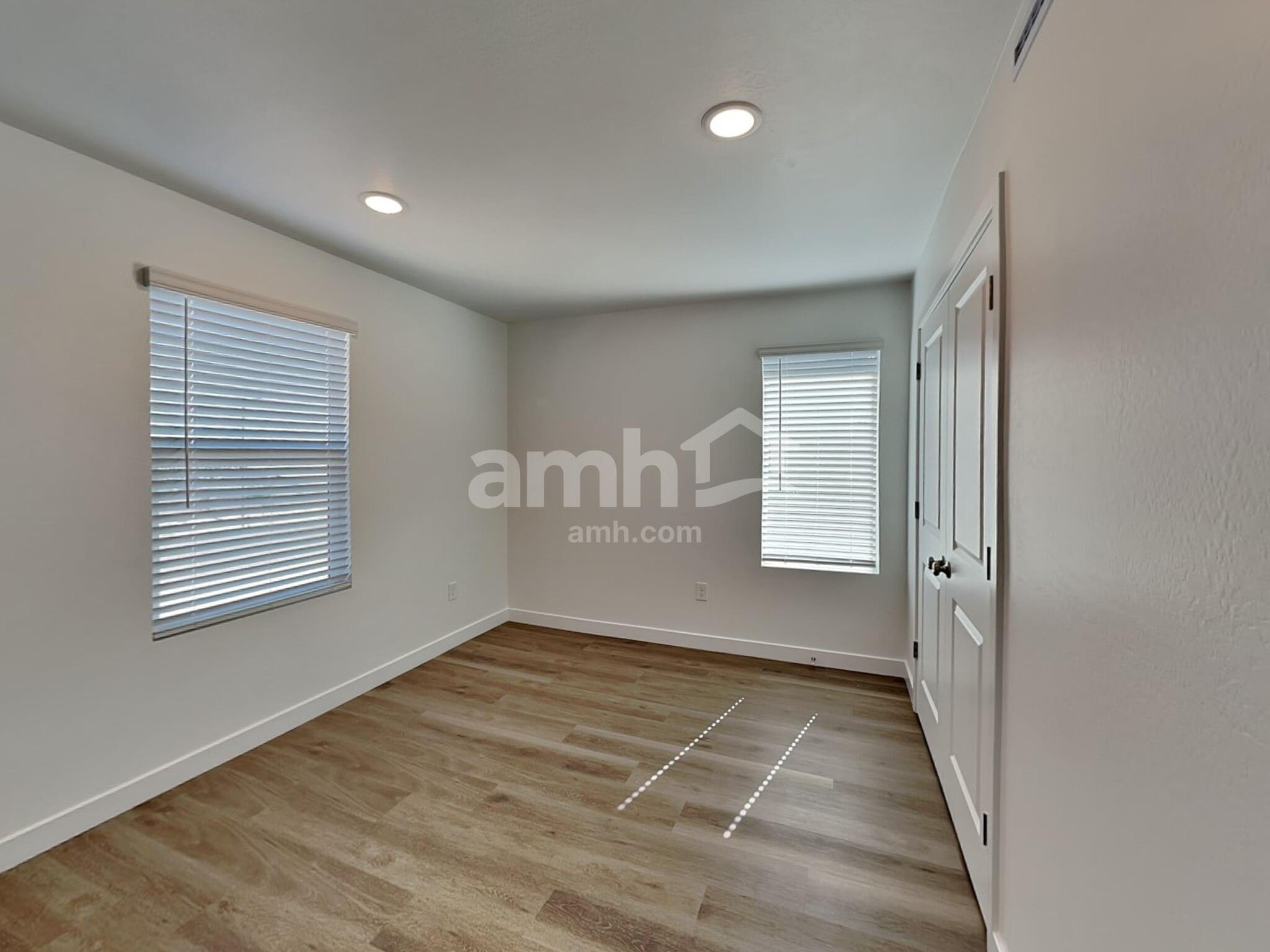 Building Photo - 18450 W El Cortez Pl