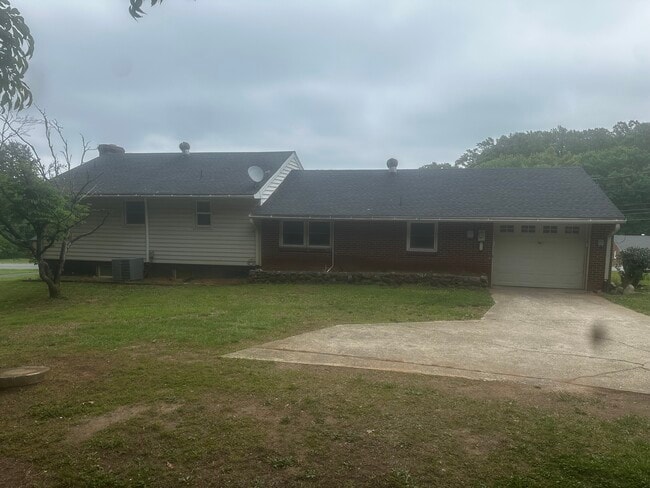 Building Photo - Oakhaven