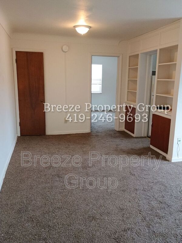 Building Photo - 2445 W Bancroft St