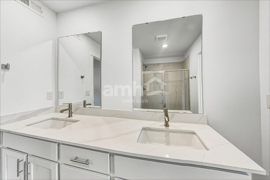 Building Photo - 8042 Verona Lp SW