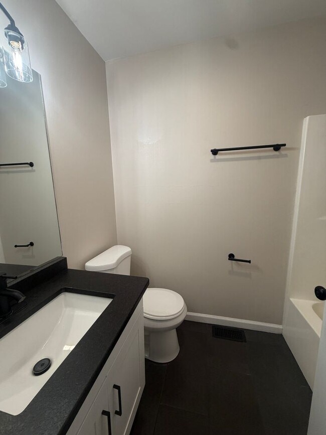 Building Photo - 136 Elizabeth Ann Cir