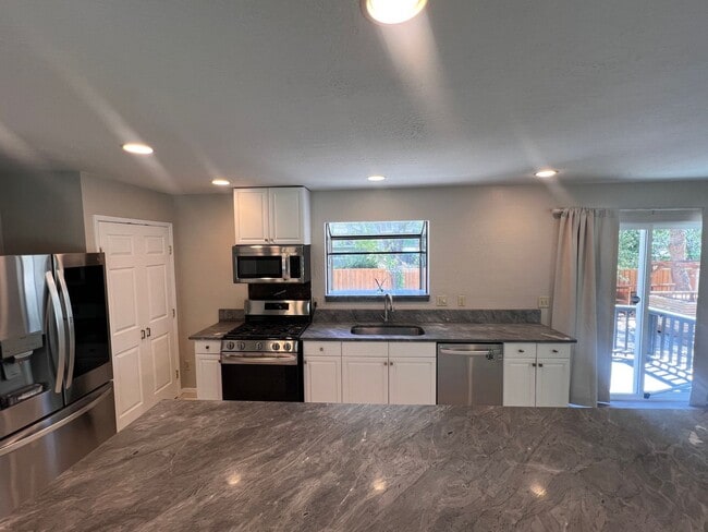 Building Photo - Spacious Split-Level! 4-Bedroom, 3.5-Bath ...