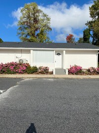 Building Photo - Walking Distance to Main Street