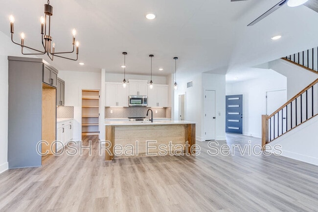 Building Photo - 8441 W 37th Ct N