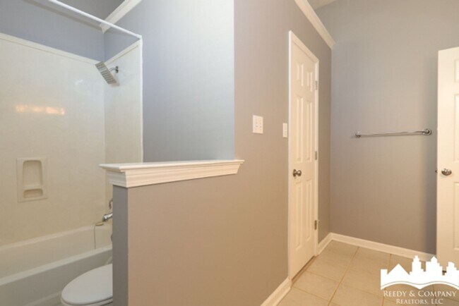 Building Photo - 2573 Laurelcrest Dr