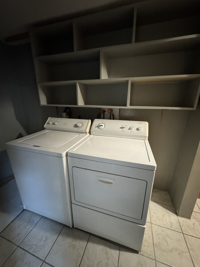 Building Photo - 225 Haviland Park