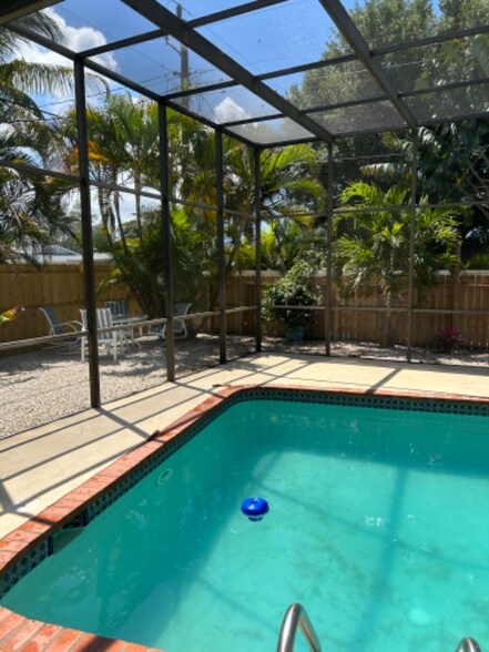 Building Photo - 1313 Mango Ave