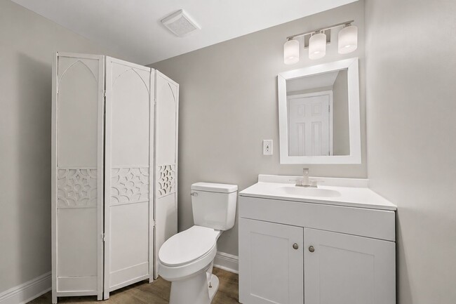 Building Photo - Move In by 6/5 & Save $500 OFF JUNE Rent — Fully Renovated Gem!!!