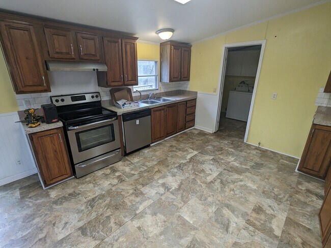 Building Photo - 675 Co Rd 771