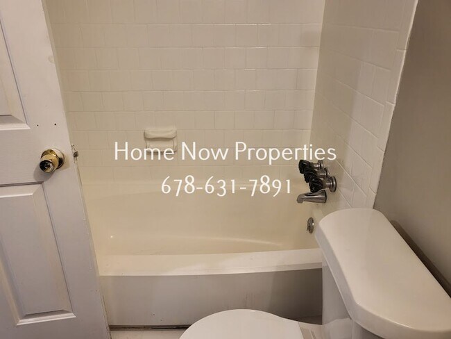 Building Photo - Beautiful 5 bedroom/3 bath in Stone Mountain!