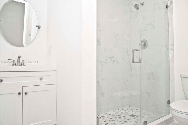 Building Photo - 4109 N Ocean Dr