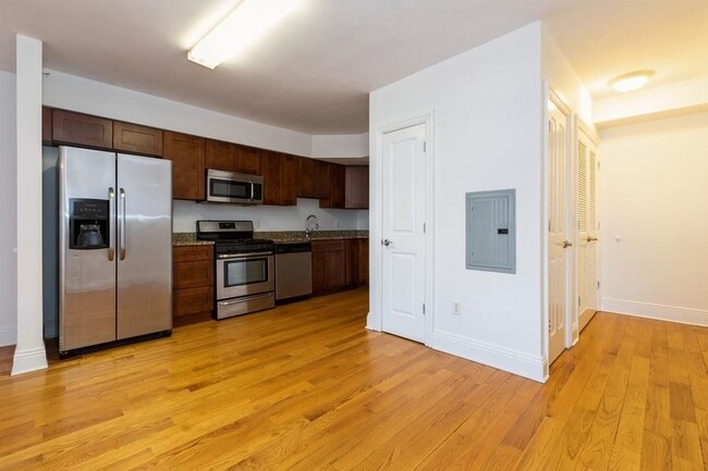 Building Photo - 809-815 22nd St