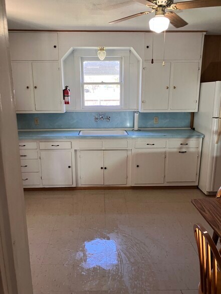 Building Photo - 602 3rd St