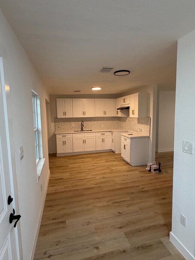 Building Photo - BEAUTIFUL HOME IN HOUSTON. MOVE IN READY!.