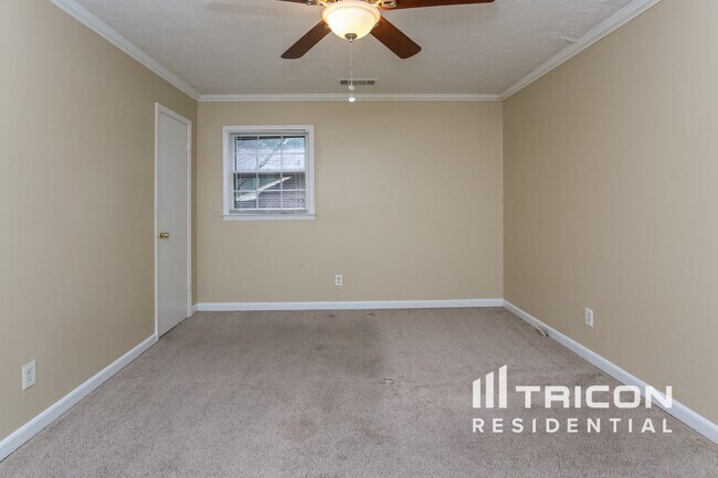 Building Photo - 2633 Green Valley Ct