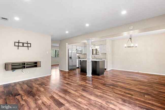 Building Photo - 201 Fairfax Ct