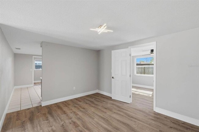 Building Photo - 9034 Cochise Ln