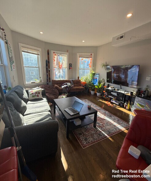 Building Photo - 71 Hillside St